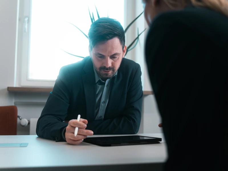 Florian Bobek im Kundengespräch